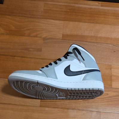 Nike Air Jordan 1 Mid "Light Smoke Grey/White/Black"