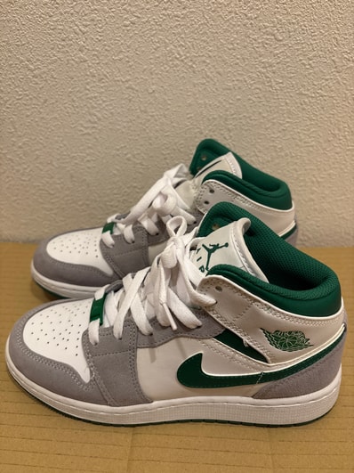 Nike GS Air Jordan 1 Mid SE "White/Pine Green/Smoke Grey"
