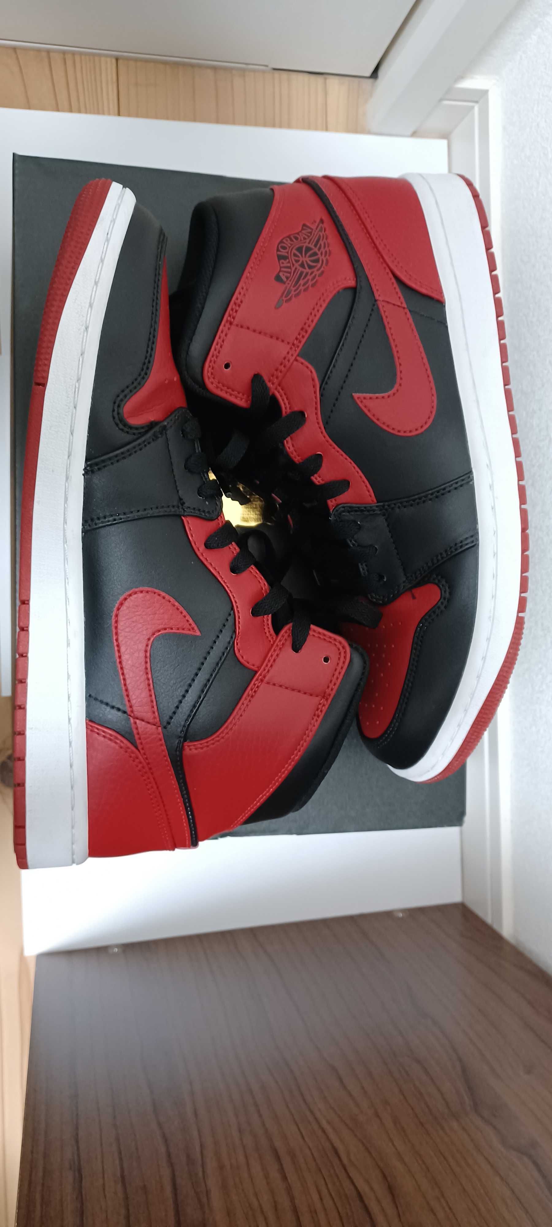 Nike Air Jordan 1 Mid "Bred"