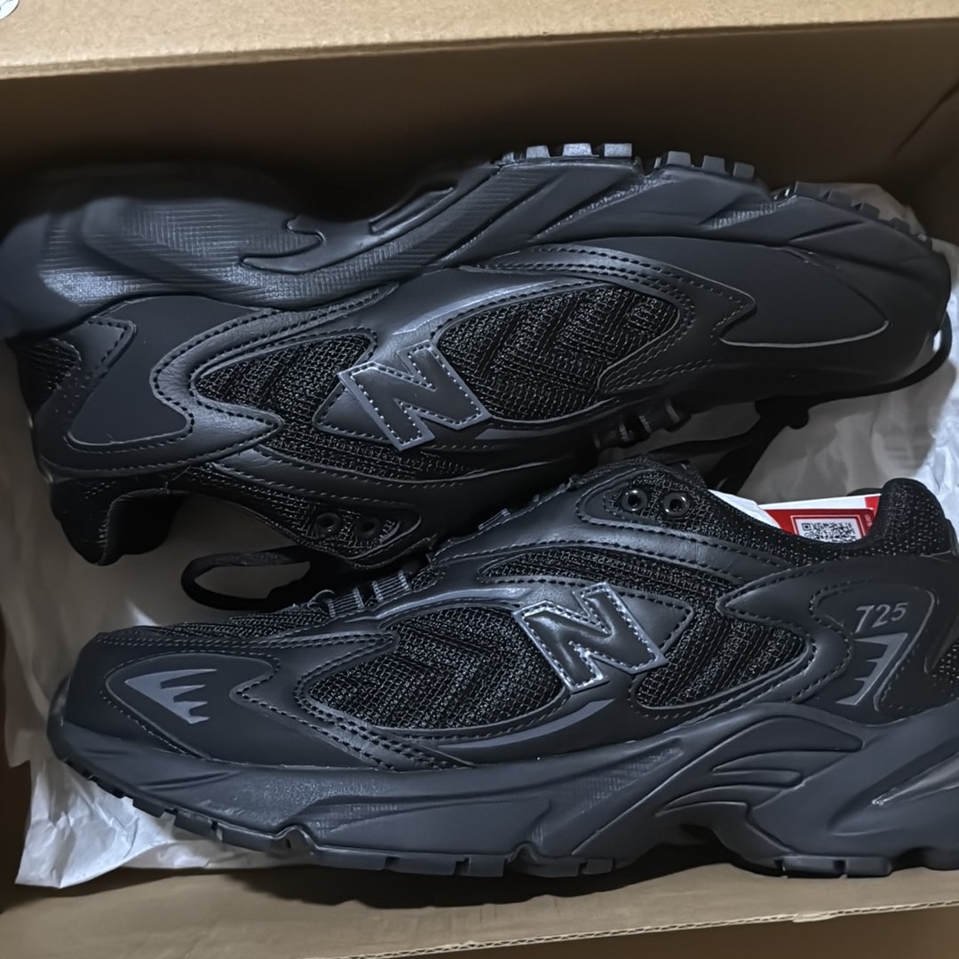 New Balance 725 "Black"