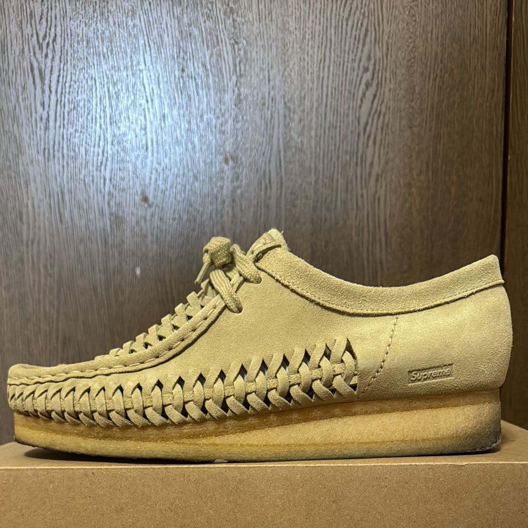 CLARKS × SUPREME WALLABEE "BEIGE"