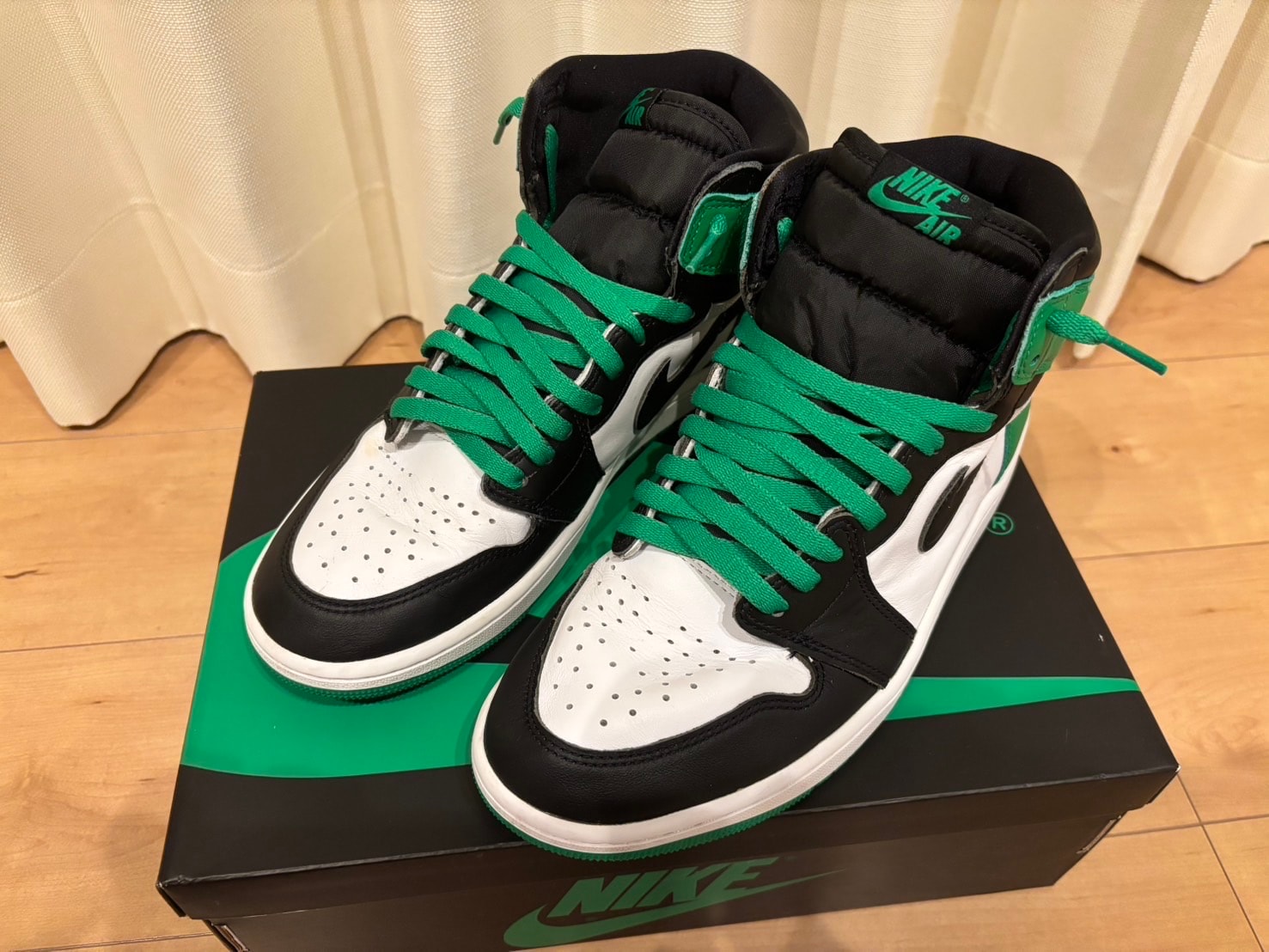 Nike Air Jordan 1 Retro High OG "Celtics/Black and Lucky Green" (2023)