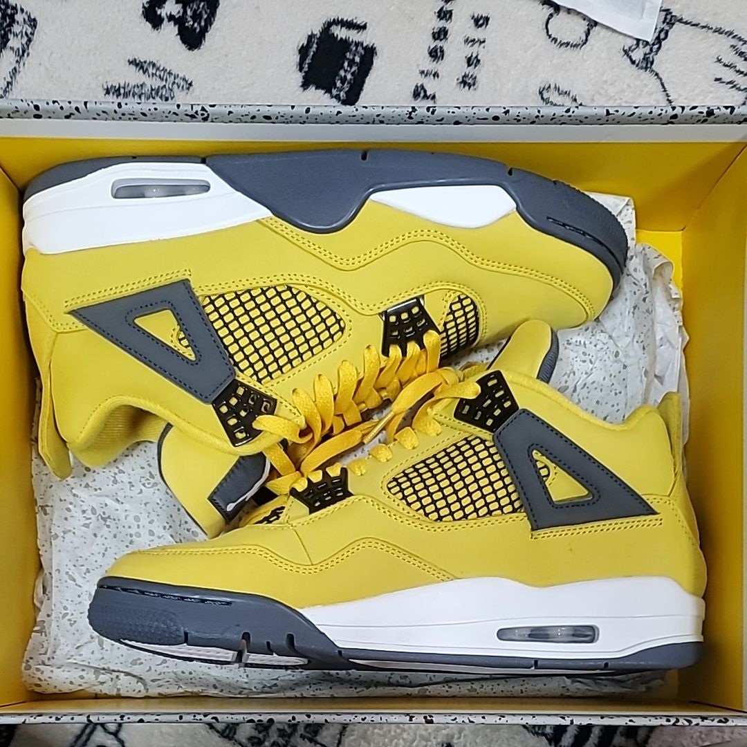 Nike Air Jordan 4 "Tour Yellow"