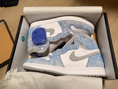 Nike Air Jordan 1 High OG "Hyper Royal"