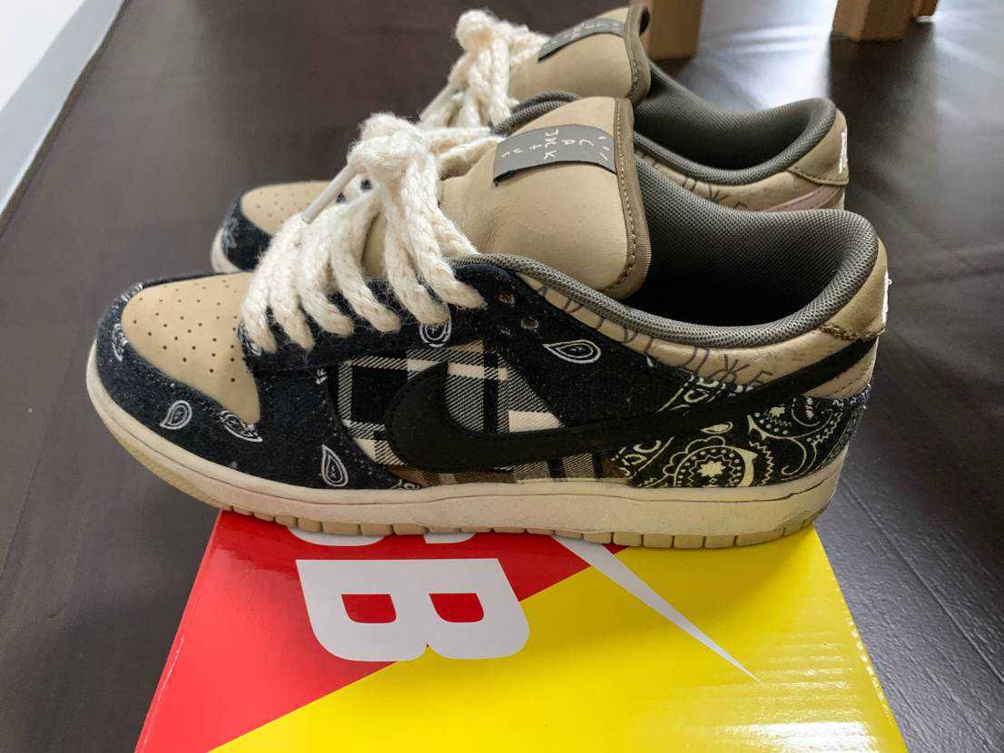 Travis Scott × Nike SB Dunk Low "Black/Parachute Beige"