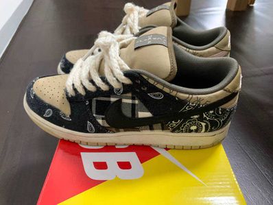 Travis Scott × Nike SB Dunk Low "Black/Parachute Beige"