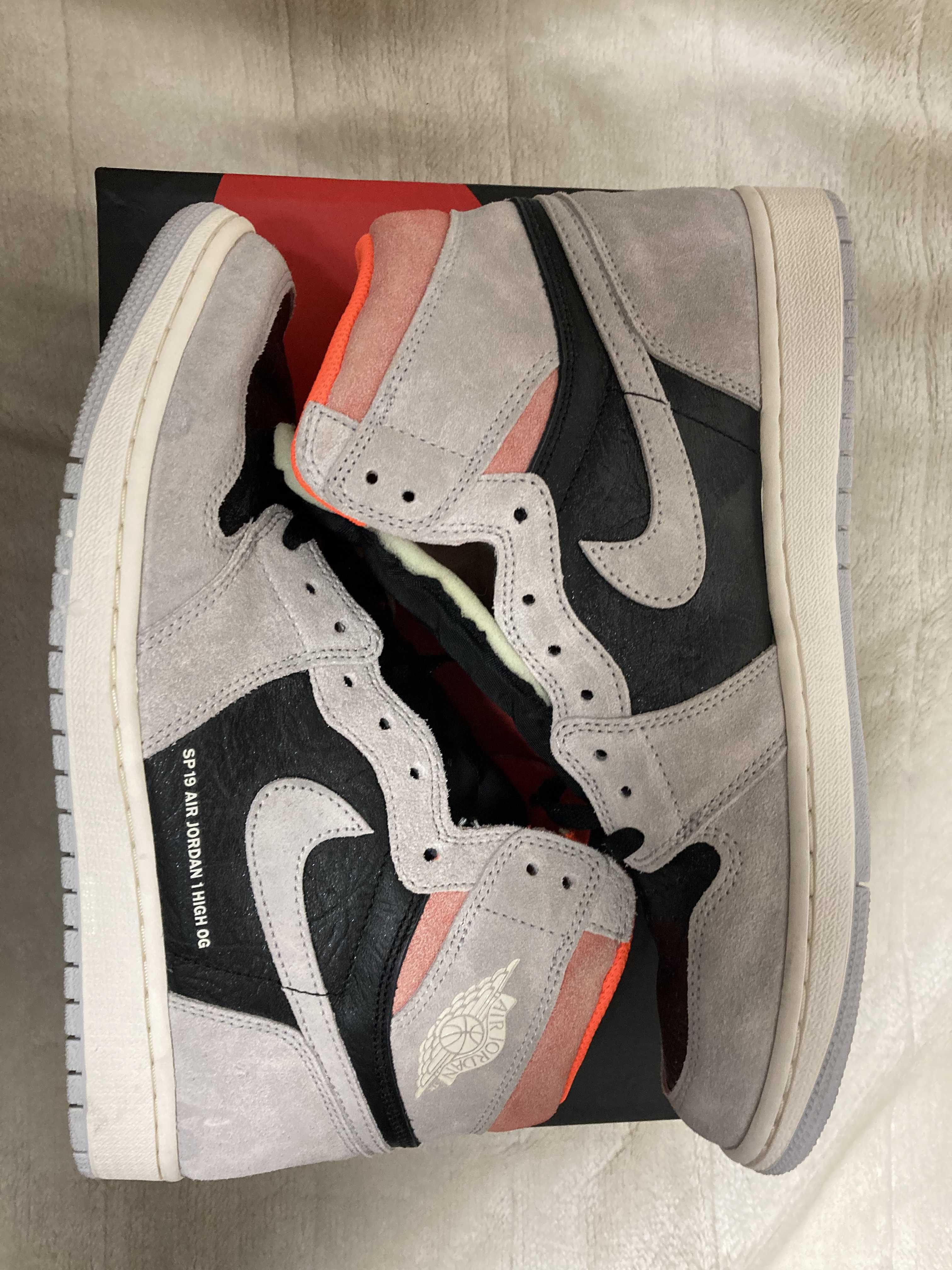 Nike Air Jordan 1 RETRO High OG "Hyper Crimson"