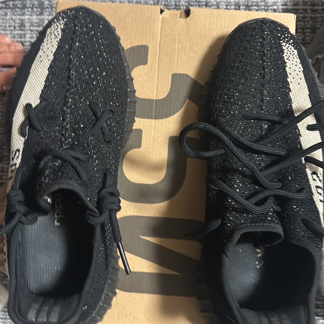 adidas YEEZY Boost 350 V2 "Oreo"