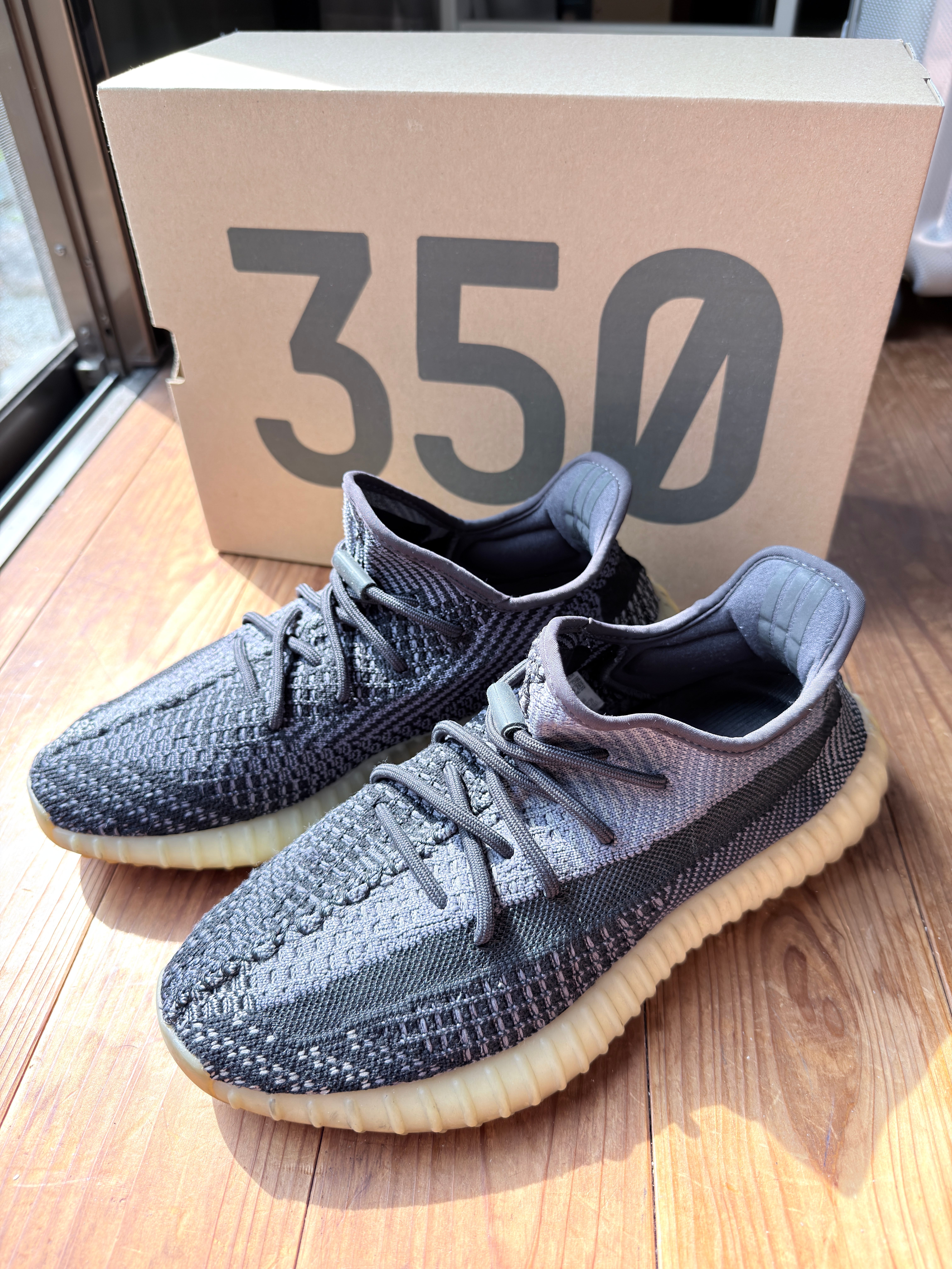 adidas YEEZY Boost 350V2 "Carbon"