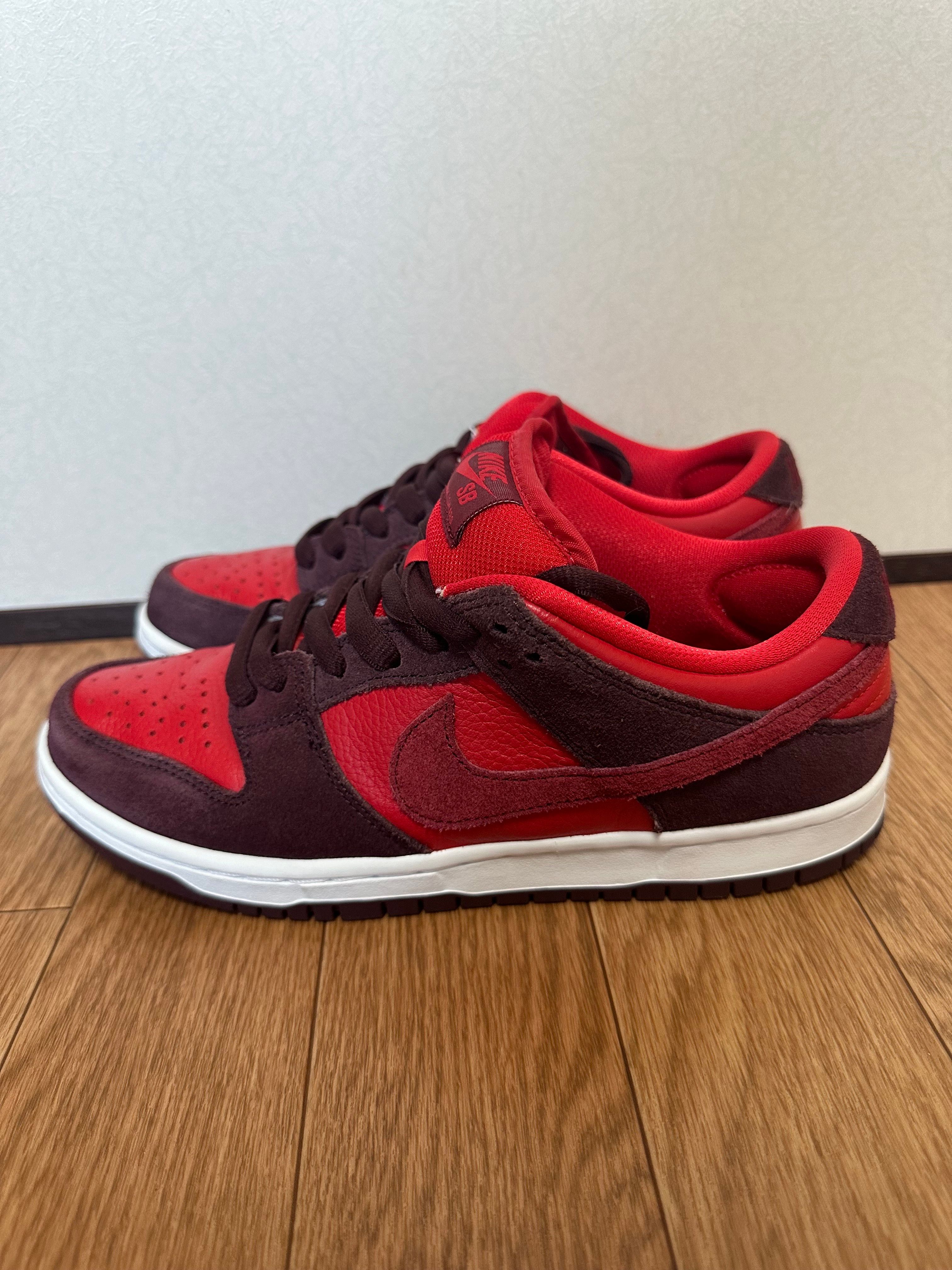 Nike SB Dunk Low "Cherry"