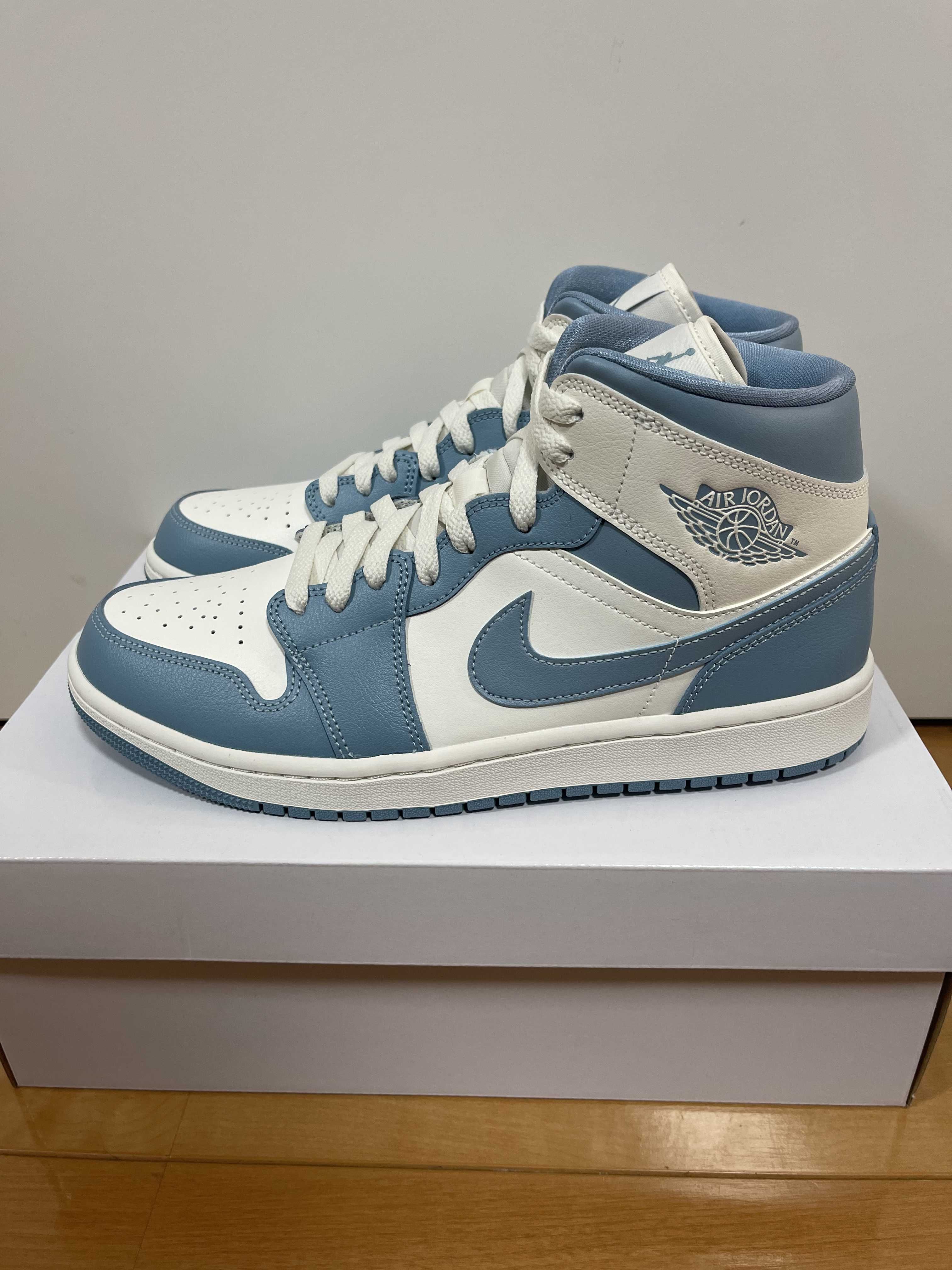 Nike Women's Air Jordan 1 Mid "University Blue"