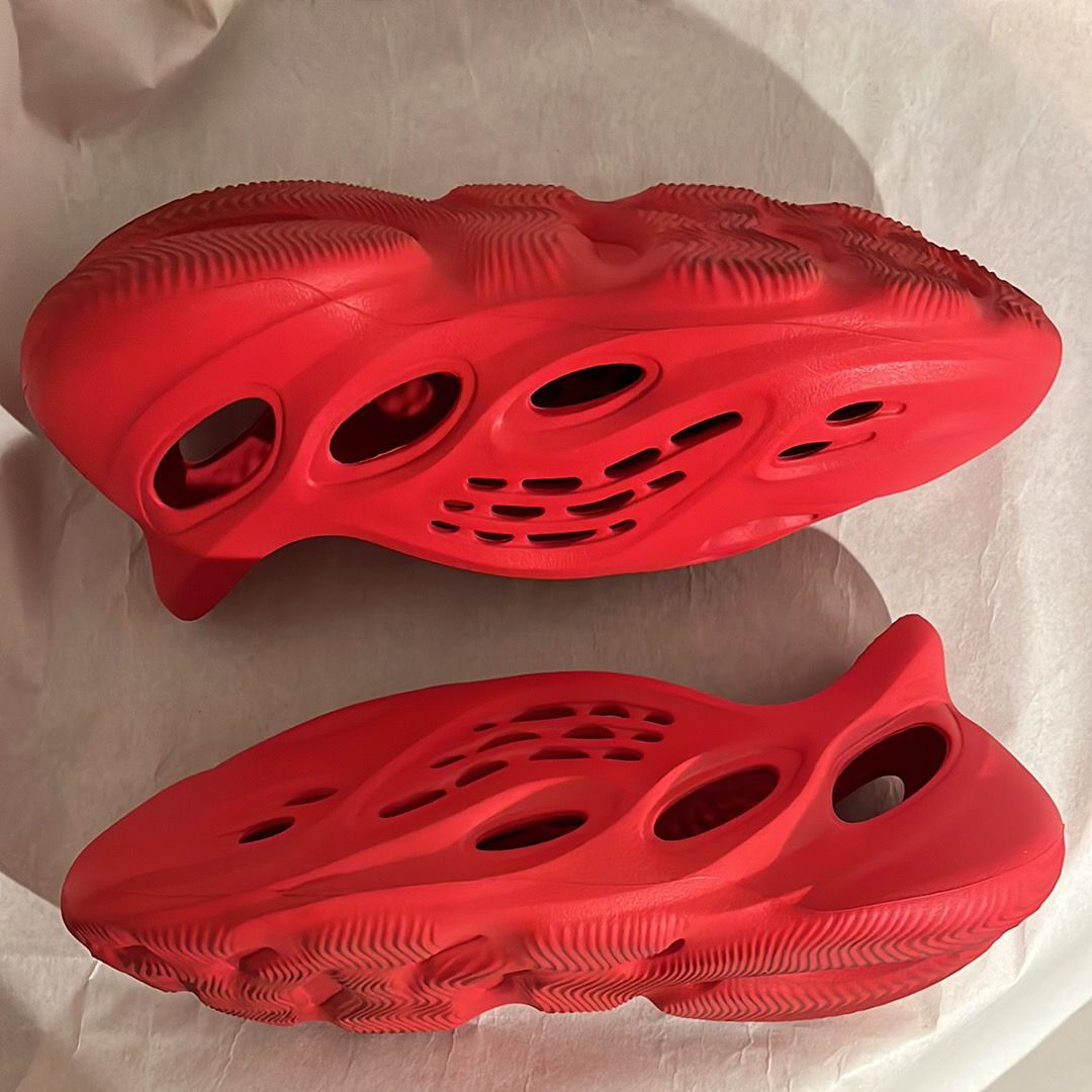 adidas YEEZY Foam Runner "Vermilion"