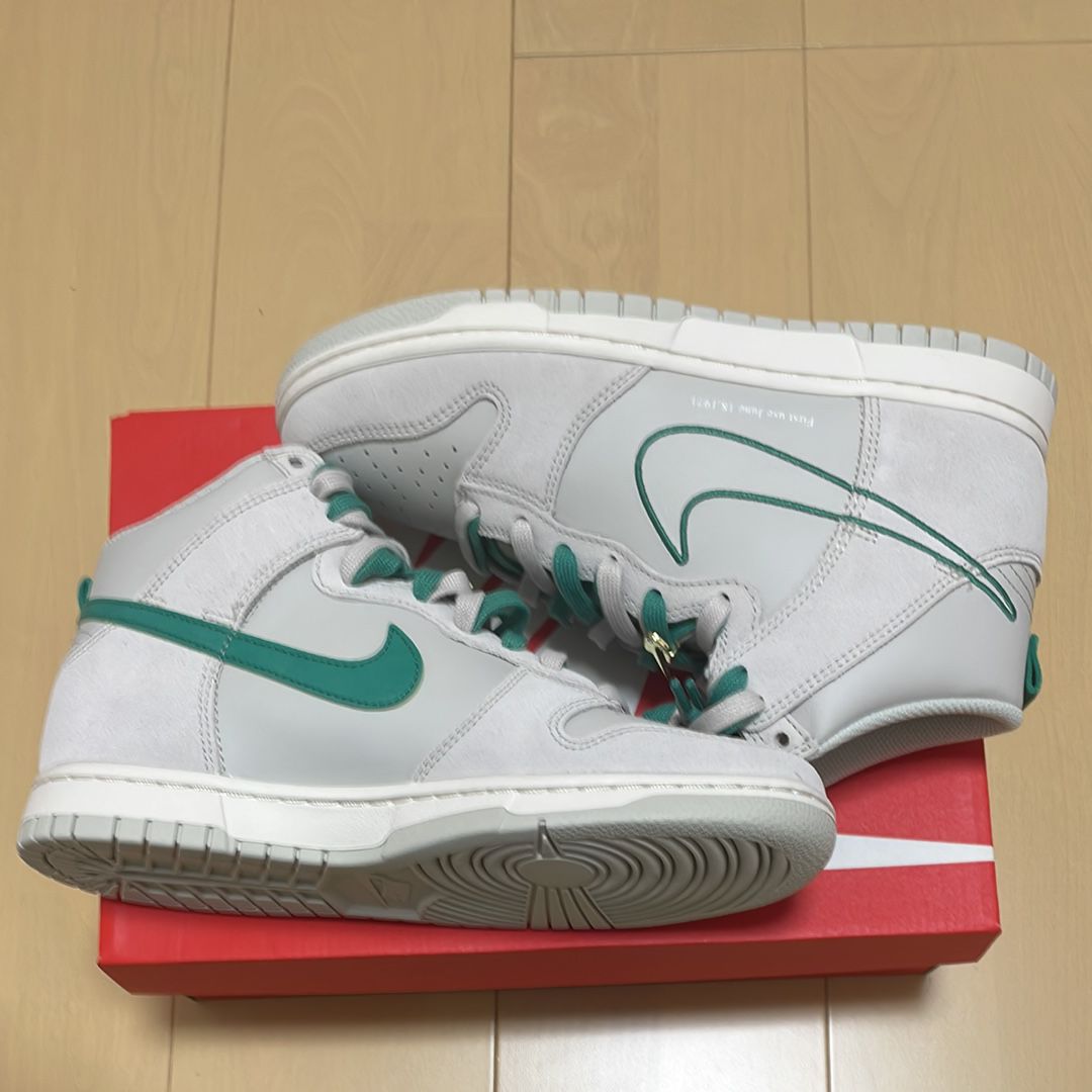 Nike Dunk High SE First Use "Light Bone/Green Noise"