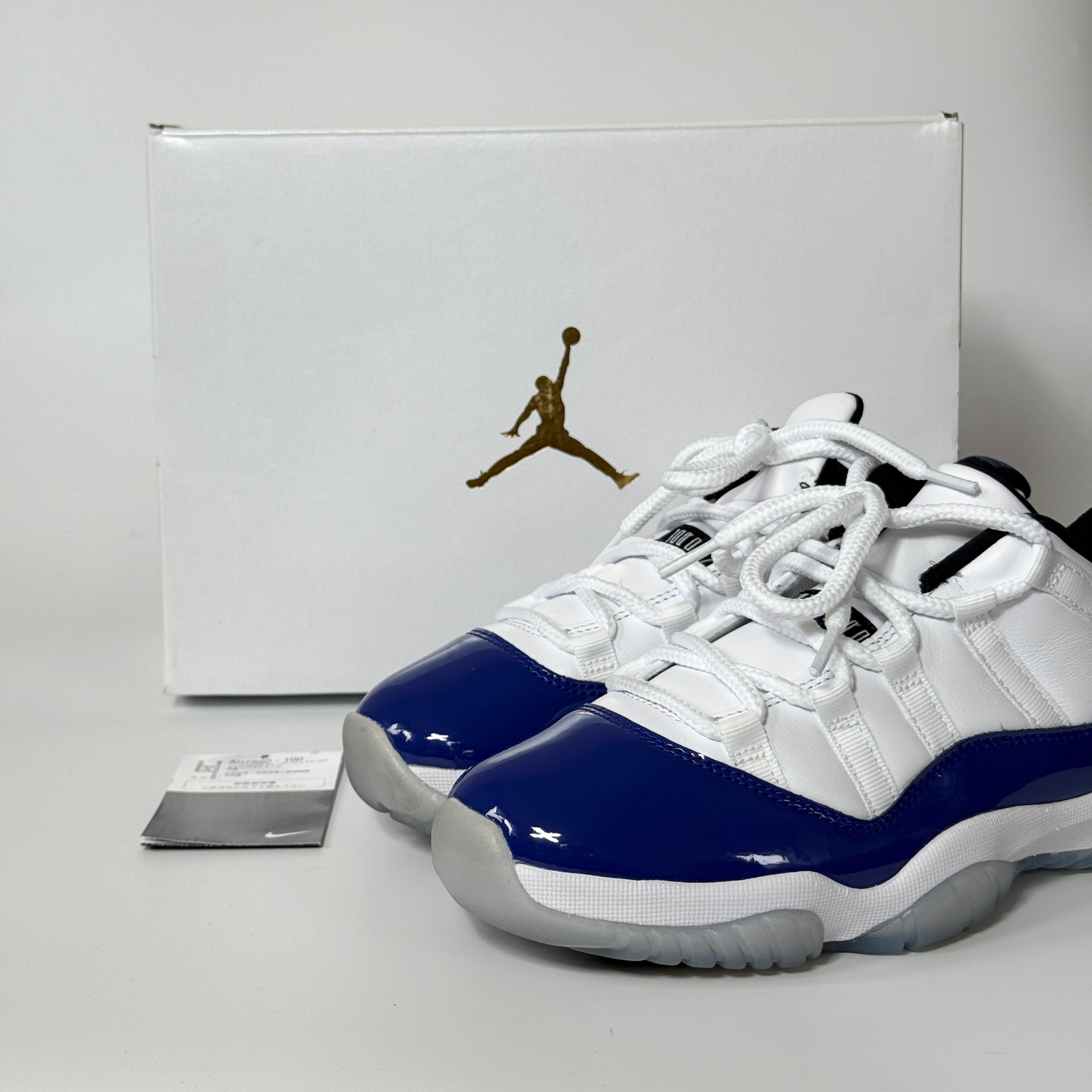 NIKE Women's AIR JORDAN 11 LOW "CONCORD SKETCH"