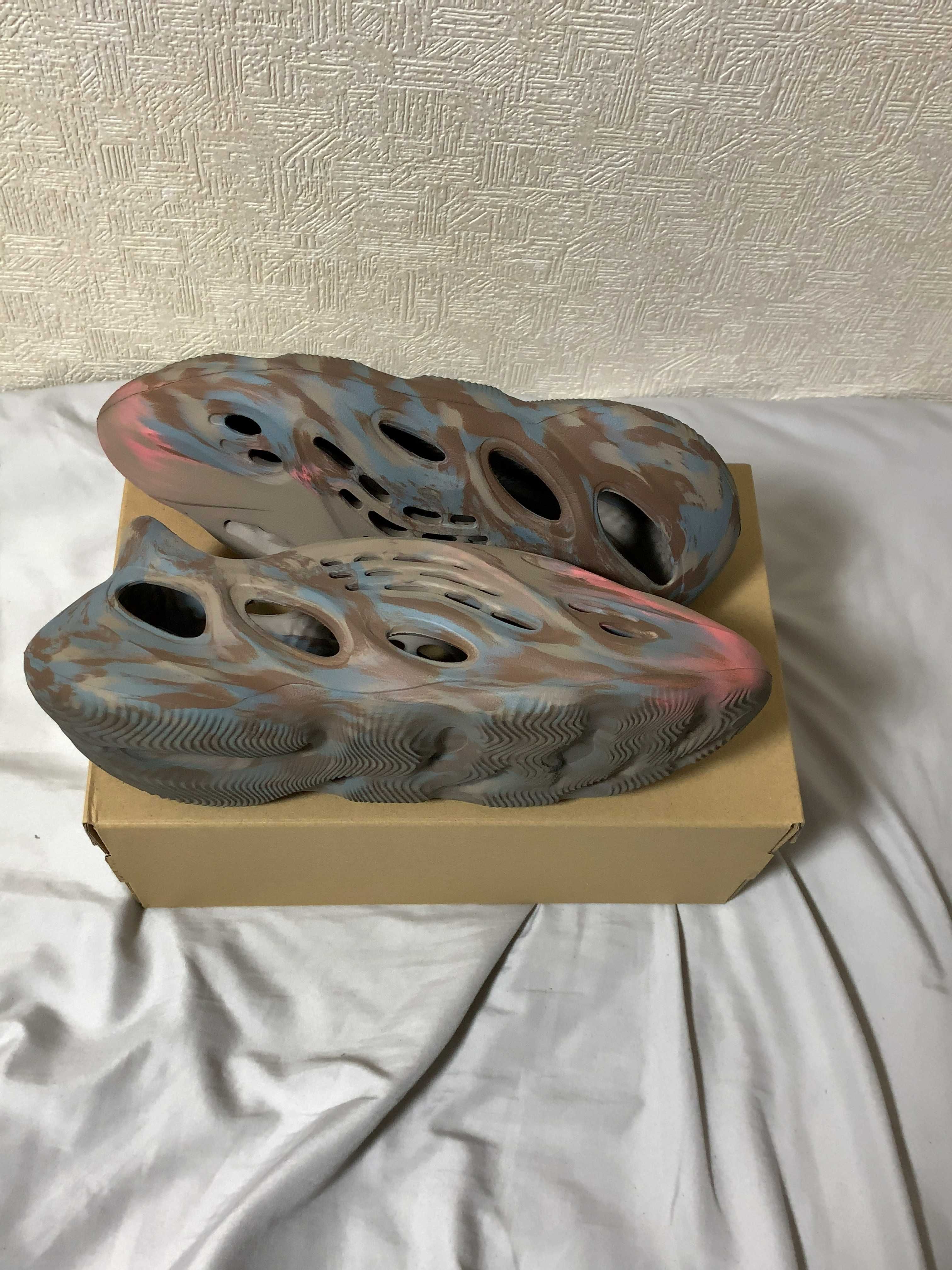 adidas YEEZY Foam Runner "Mx Sand Grey"