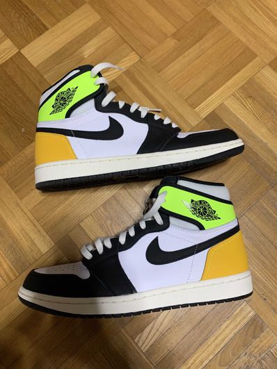 Nike Air Jordan 1 High OG "Volt Gold"