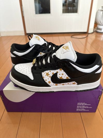 Supreme × Nike SB Dunk Low OG QS Gold Stars "White/Black"