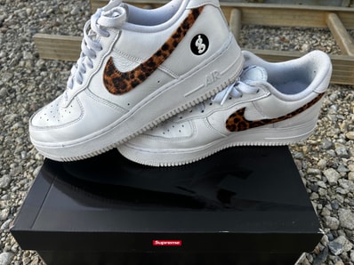 GOODENOUGH × Supreme × Nike Air Force 1 Low "White/Leopard" (25SS Week15)