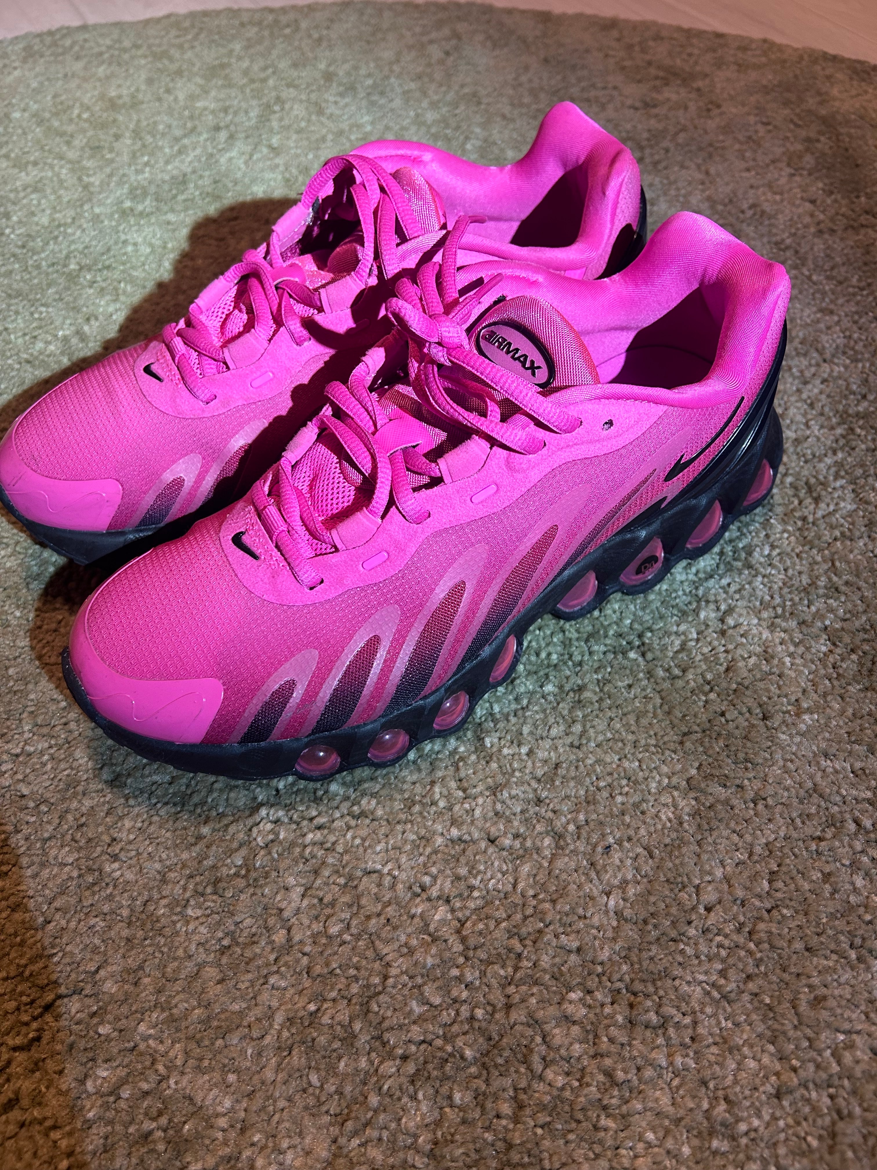 ナイキ ウィメンズ エアマックスDN8 "レーザーフューシャ/スポーツフューシャ/ブラック"