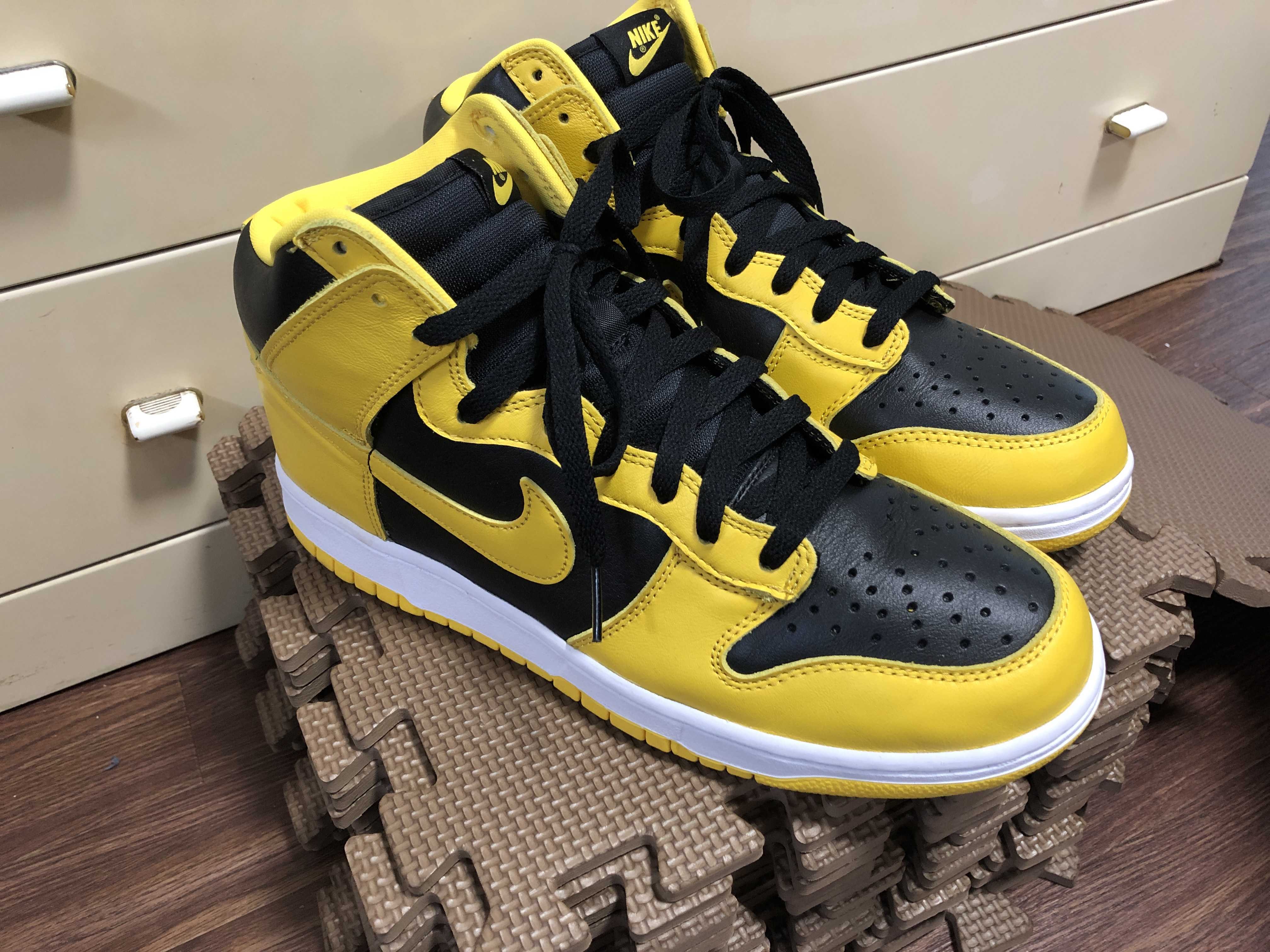 Nike Dunk High "Black/Varsity Maize"
