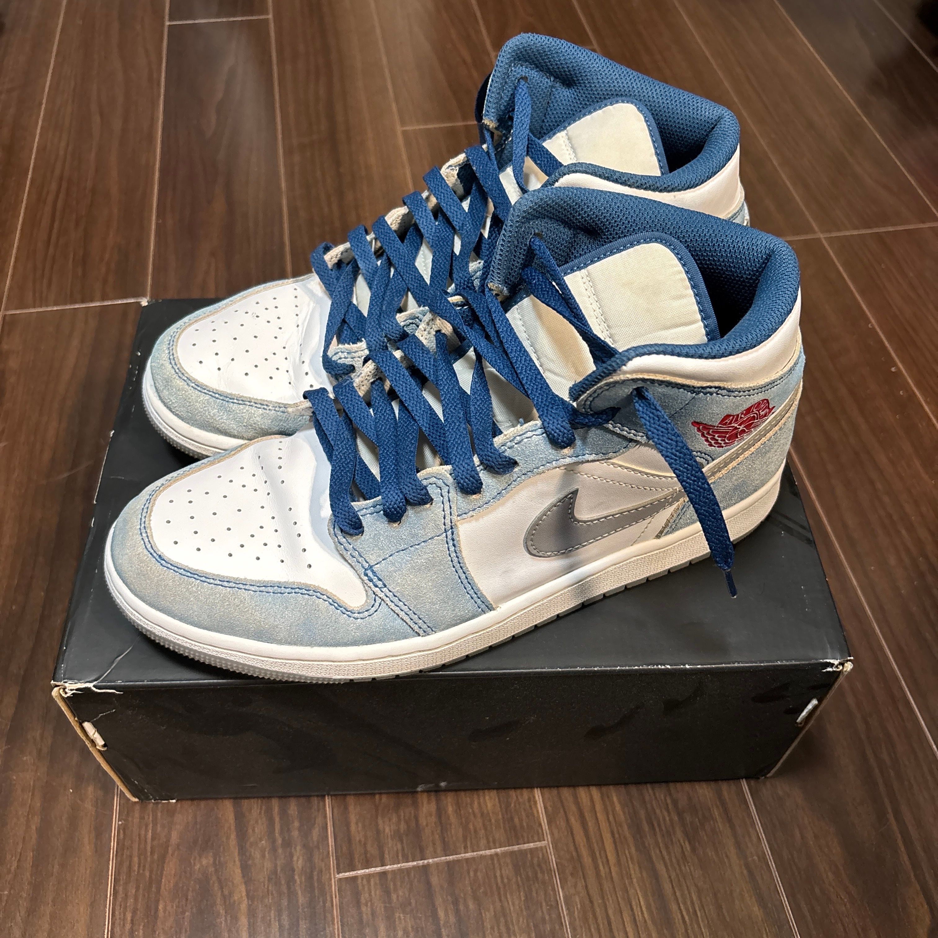 Nike Air Jordan 1 Mid SE "White/Hyper Royal/Red"