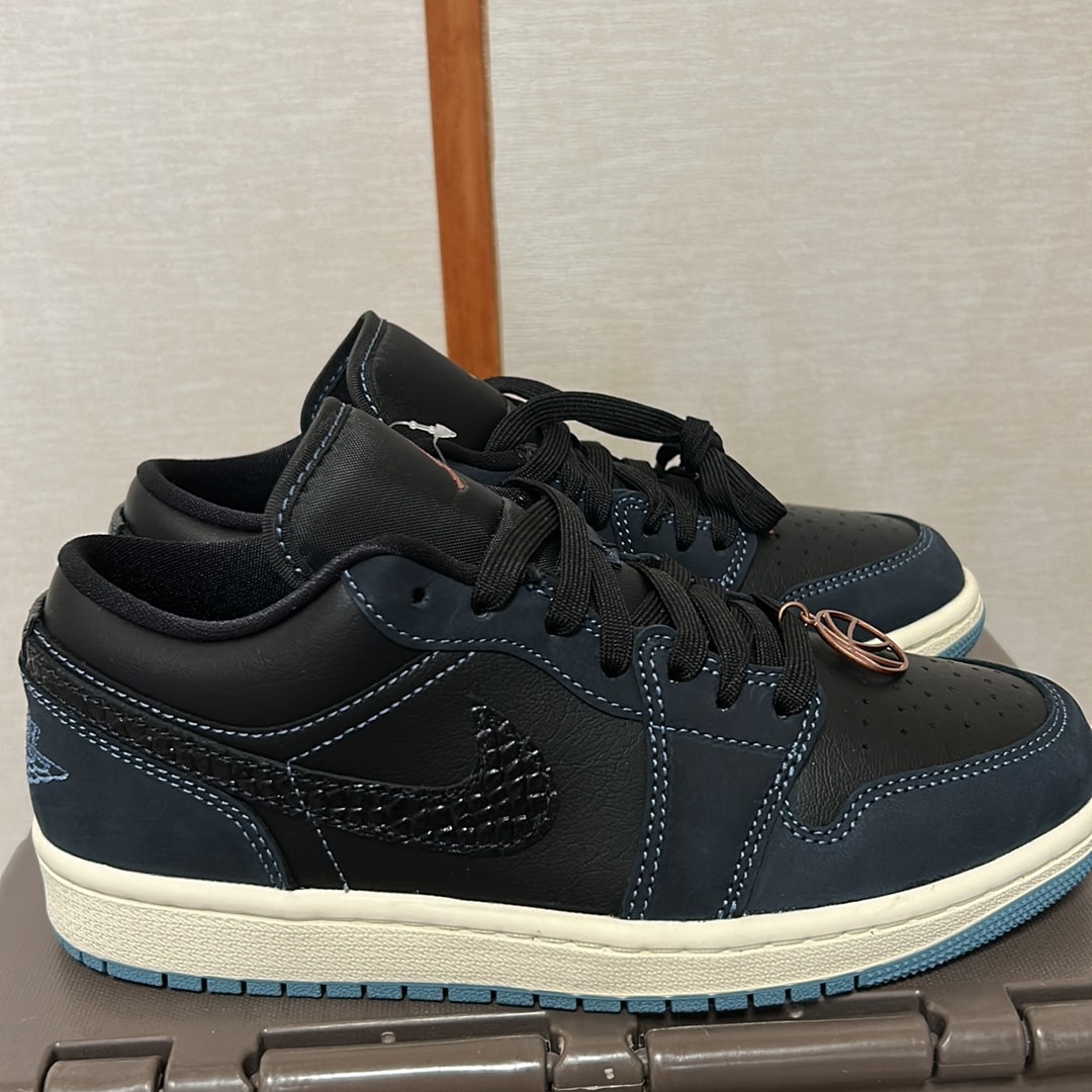 A+ (新品・未使用(ワケあり))】ナイキ ウィメンズ エアジョーダン1