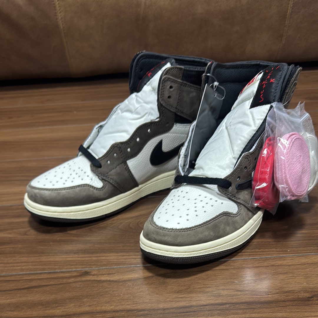Travis Scott × Nike Air Jordan 1 Retro High OG TS SP "Sail/Dark Mocha"