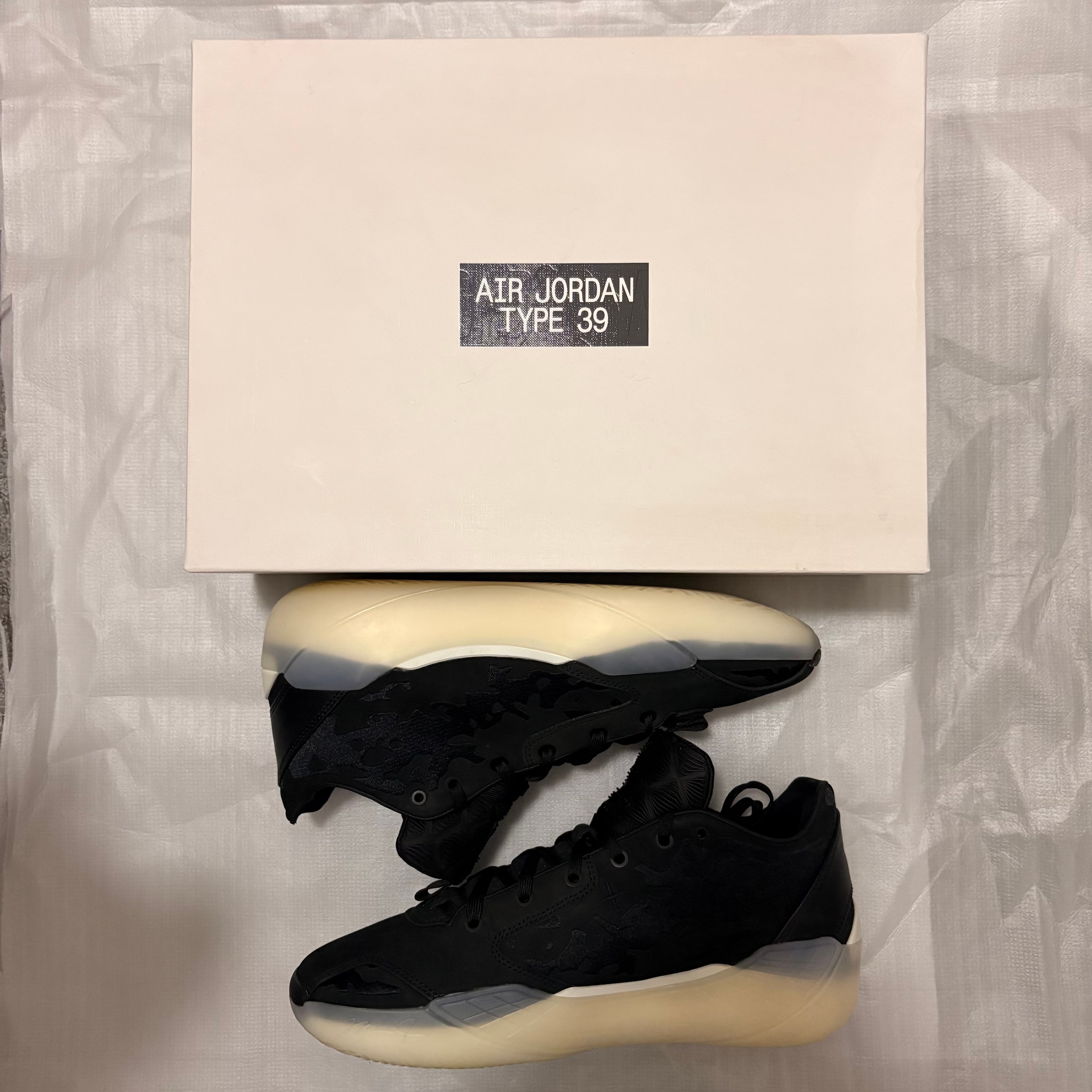 ナイキ エアジョーダン39 "ノワール" (HF0370-001/HF0371-001)