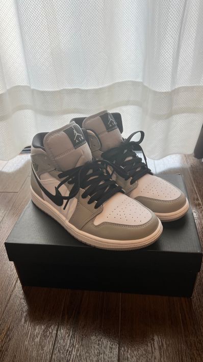 Nike Air Jordan 1 Mid "Light Smoke Grey/White/Black"