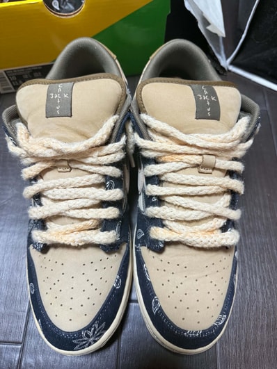 Travis Scott × Nike SB Dunk Low "Black/Parachute Beige"