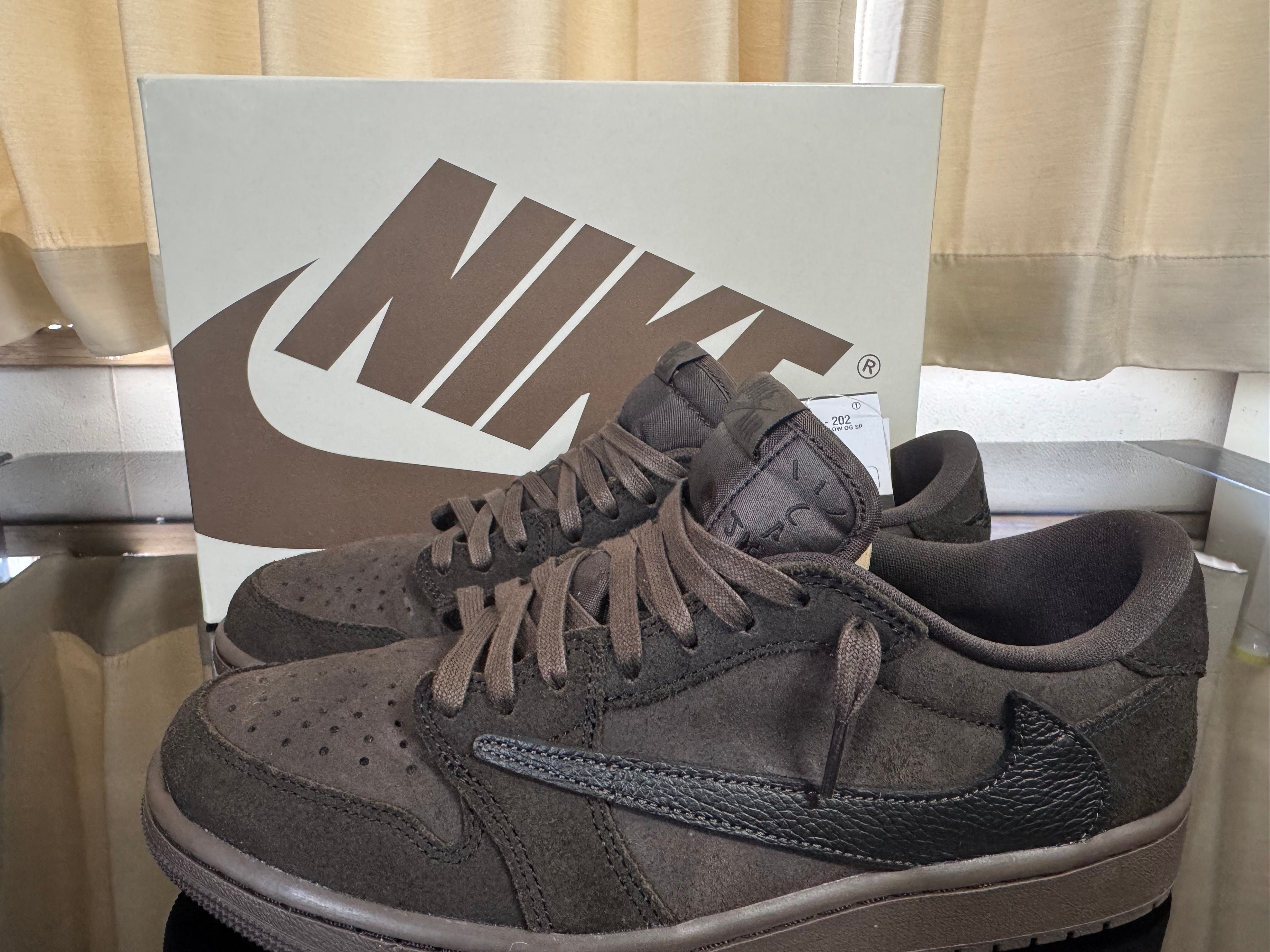 Travis Scott × Nike Air Jordan 1 Low OG SP "Velvet Brown and Dark Mocha"