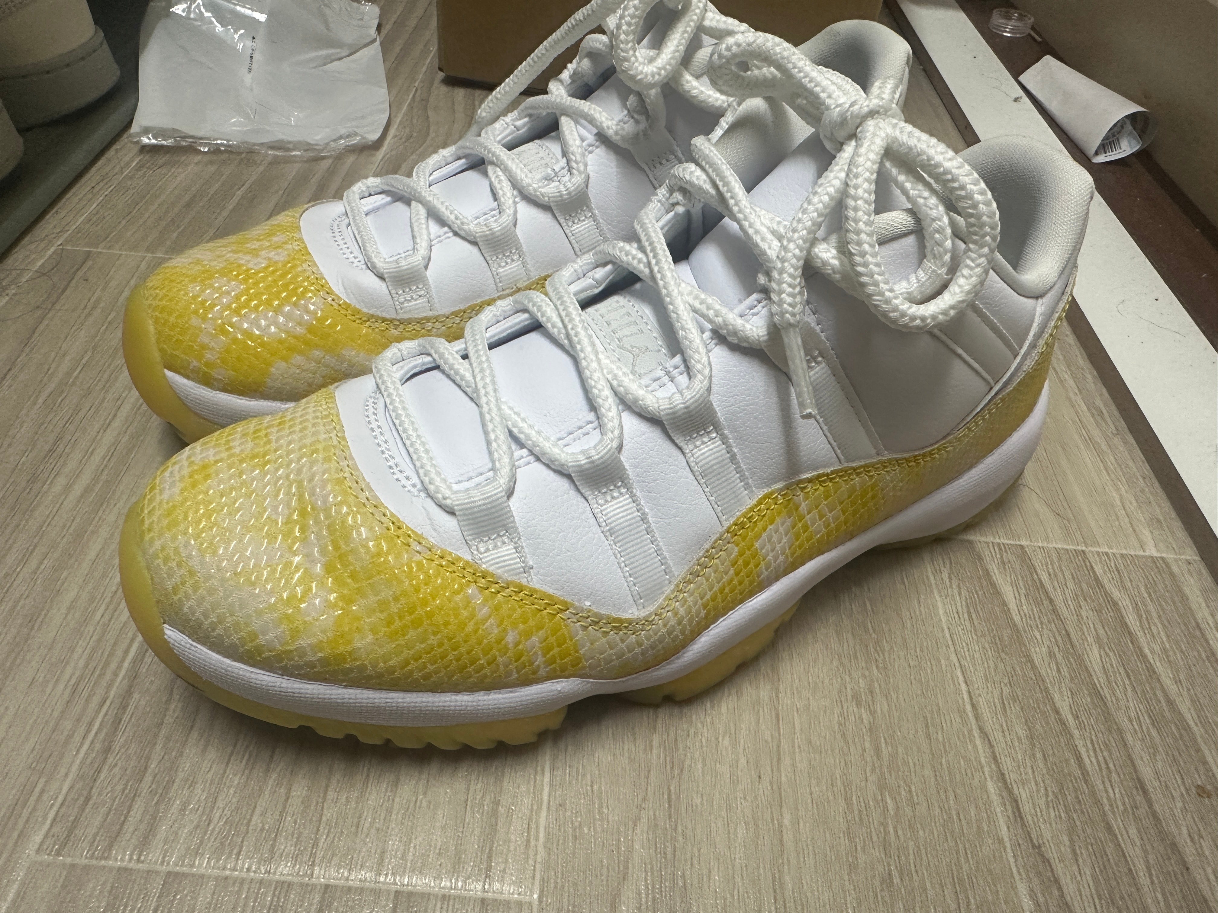 ナイキ ウィメンズ エアジョーダン11 レトロ ロー 