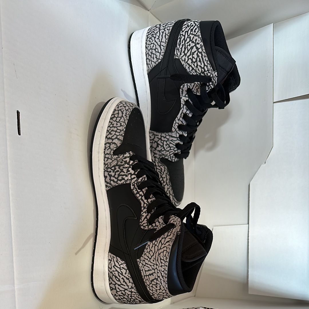 Nike Air Jordan 1 Retro High "Un-Supreme"