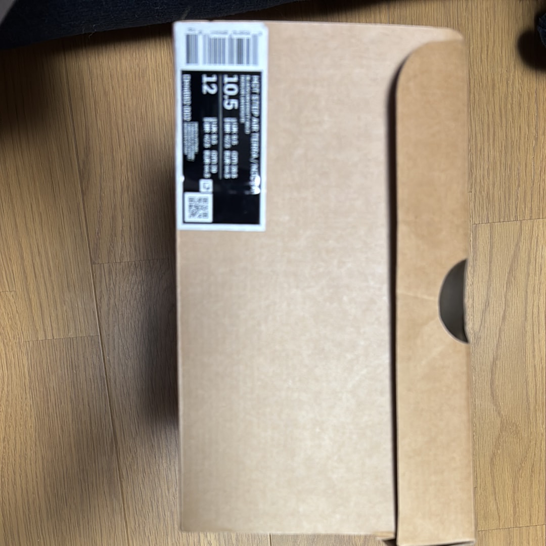 ノクタ × ナイキ ホット ステップ "ブラック アンド イエロー"