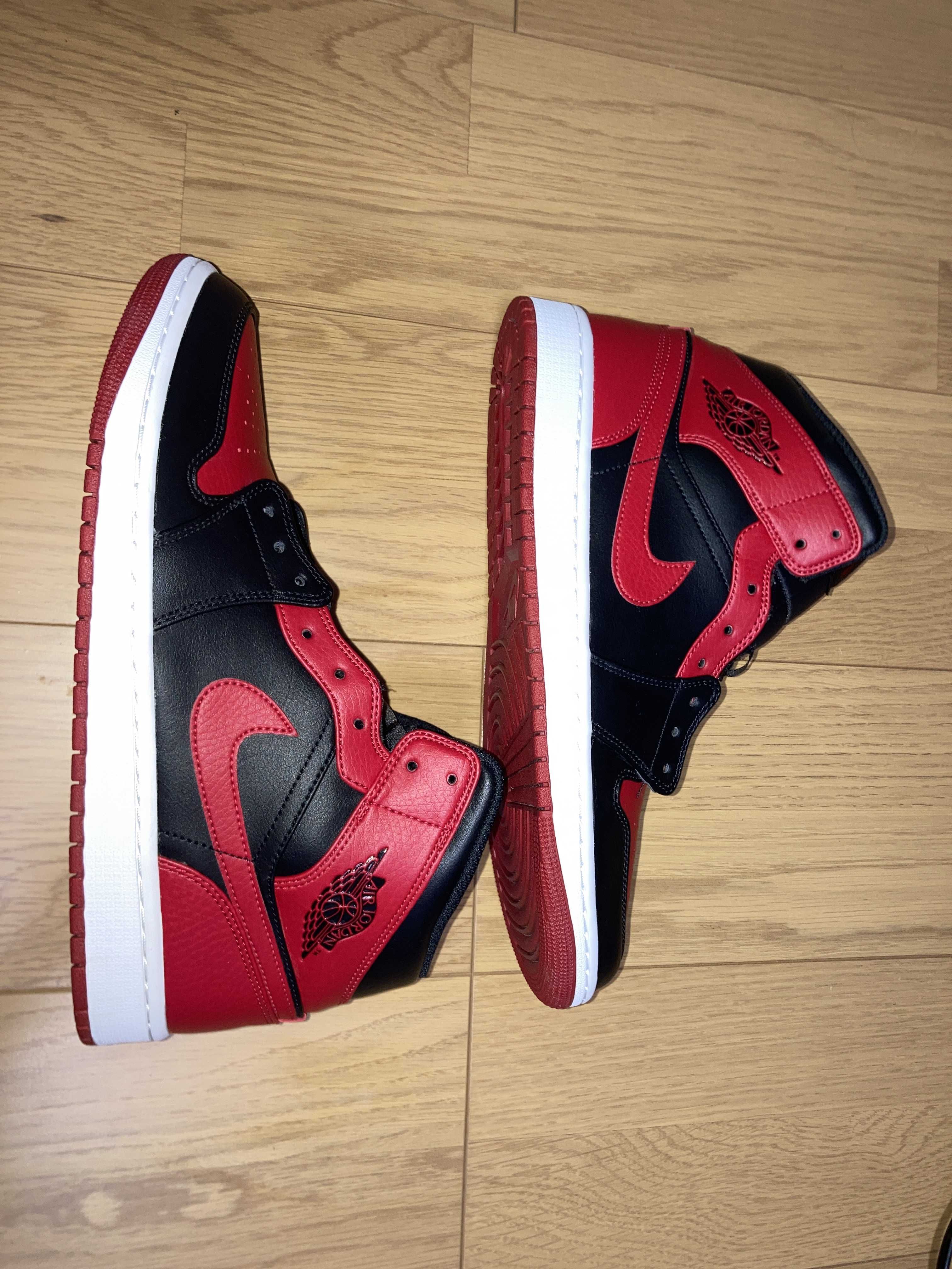 Nike Air Jordan 1 Mid "Bred"