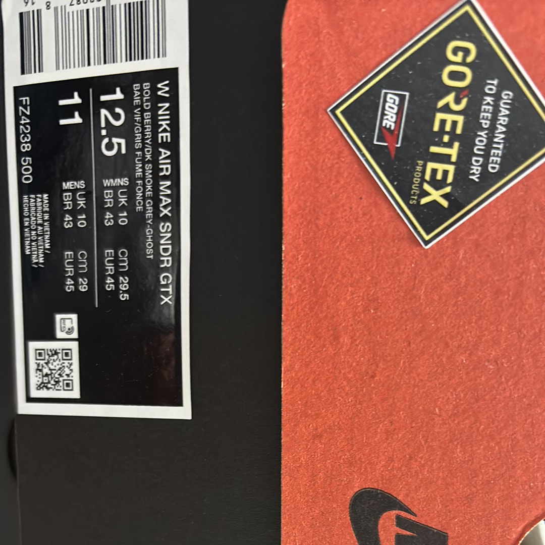 Nike Women's Air Max SNDR GORE-TEX "Bold Berry and Dark Smoke Grey"