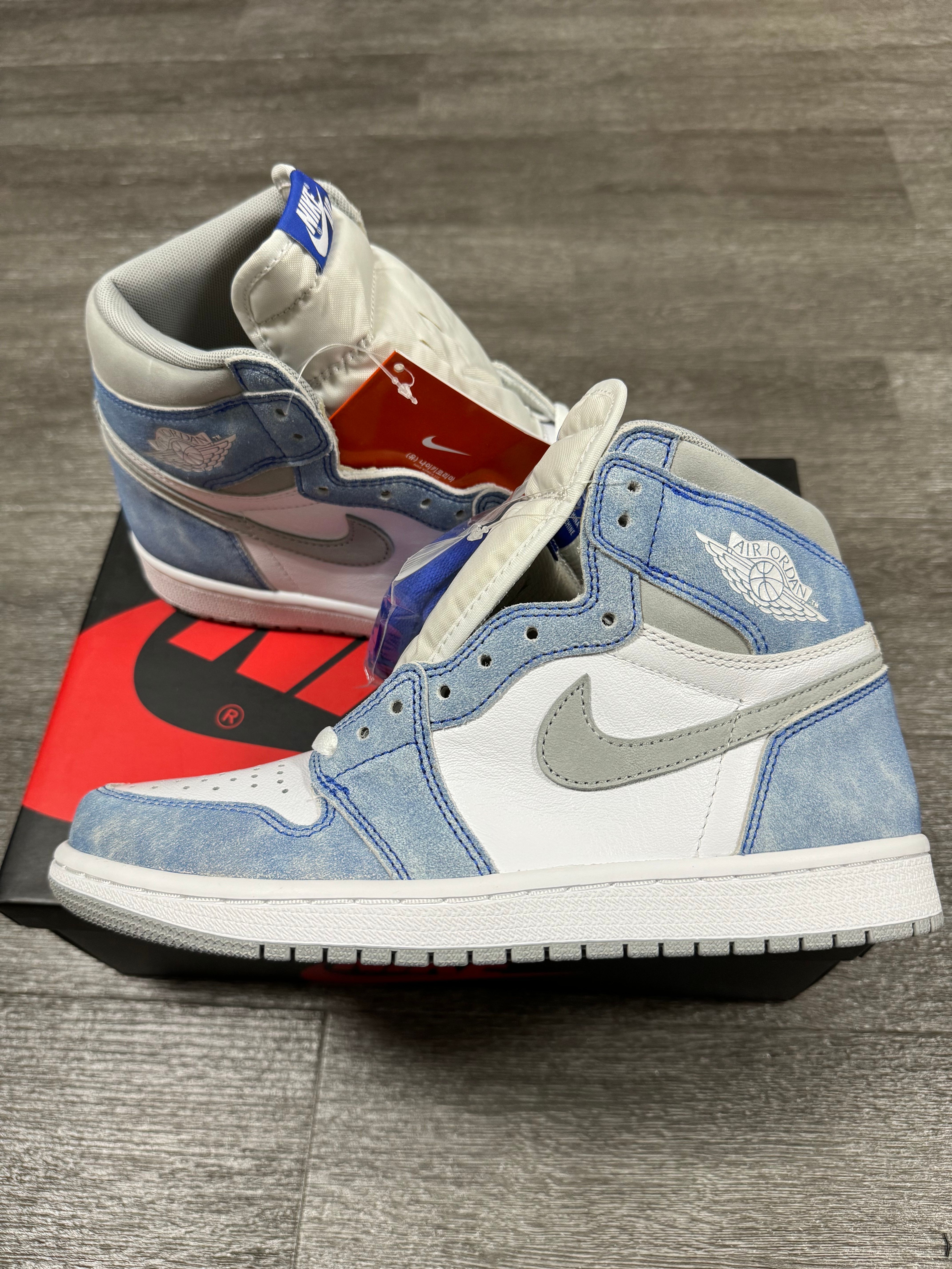 Nike Air Jordan 1 High OG "Hyper Royal"