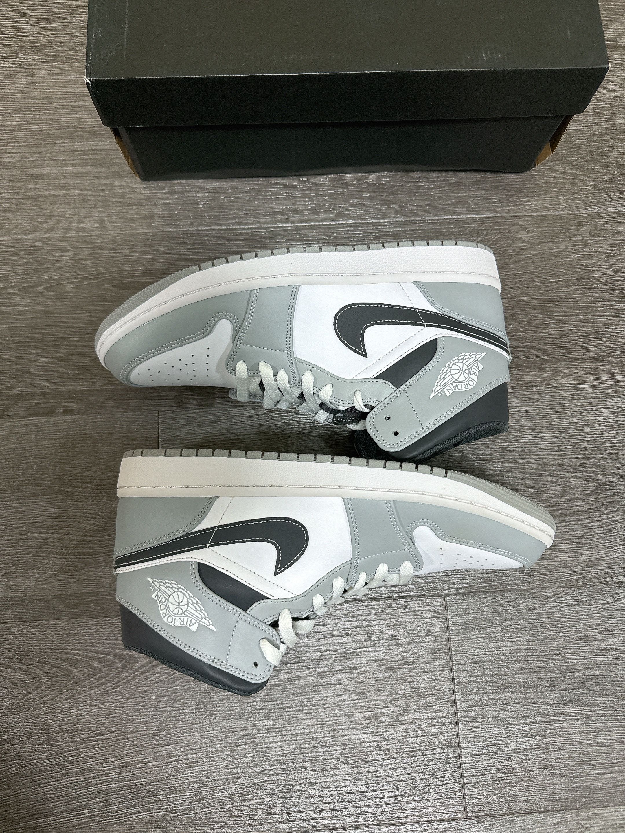 Nike Air Jordan 1 Mid "Grey White/Anthracite"