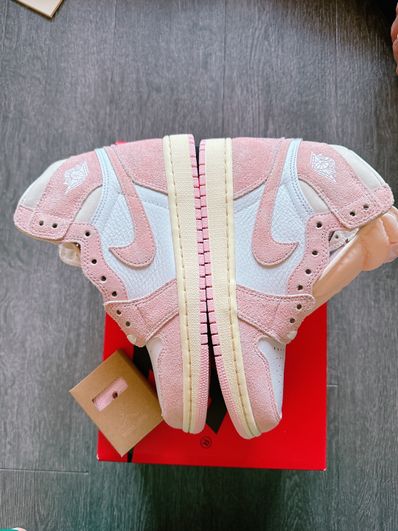 Nike Women's Air Jordan 1 Retro High OG "Washed Pink"