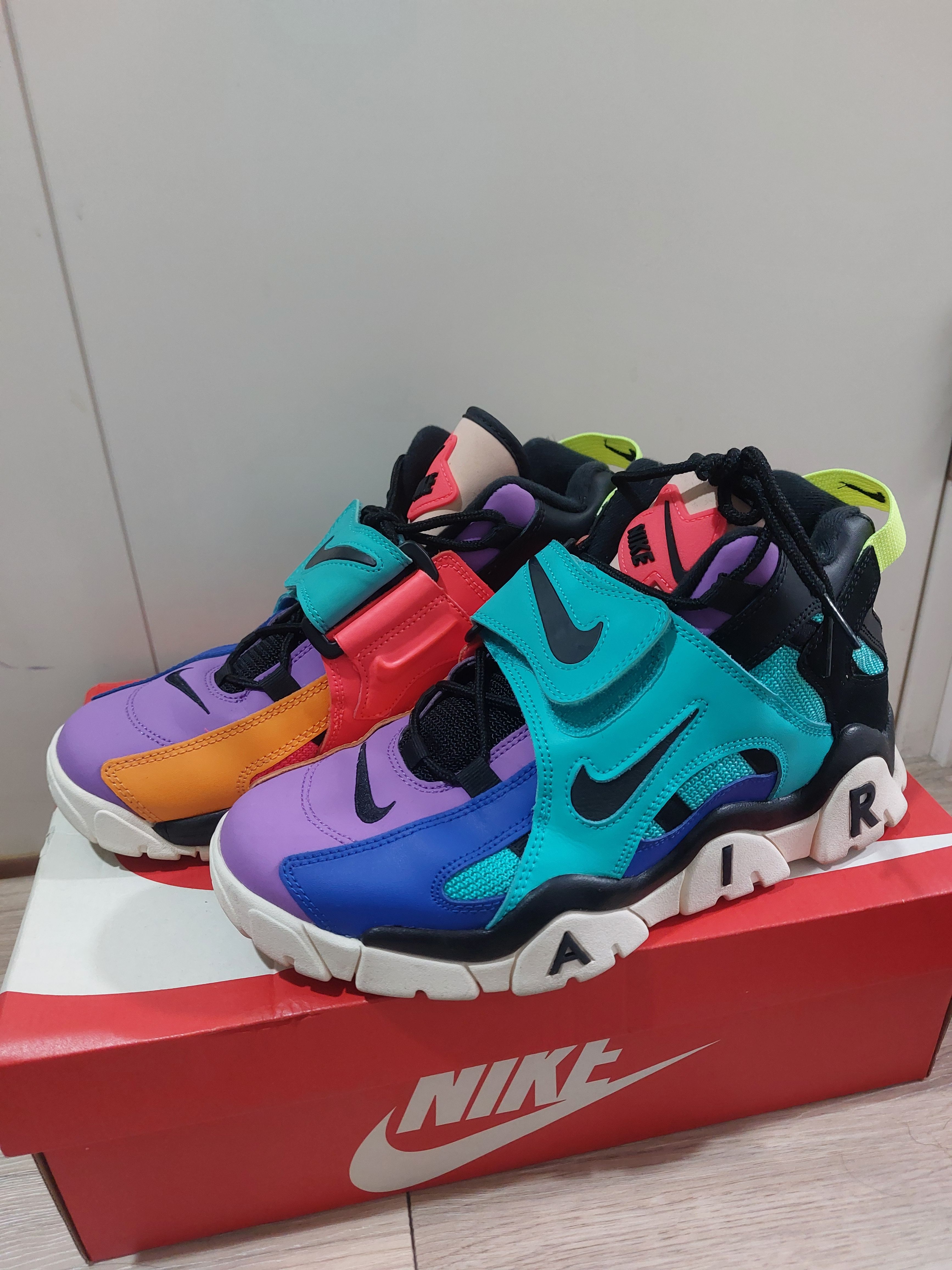 NIKE AIR BARRAGE MID "POP THE STREET COLLECTION"