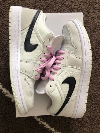 NIKE Women's AIR JORDAN 1 LOW "BARELY GREEN"