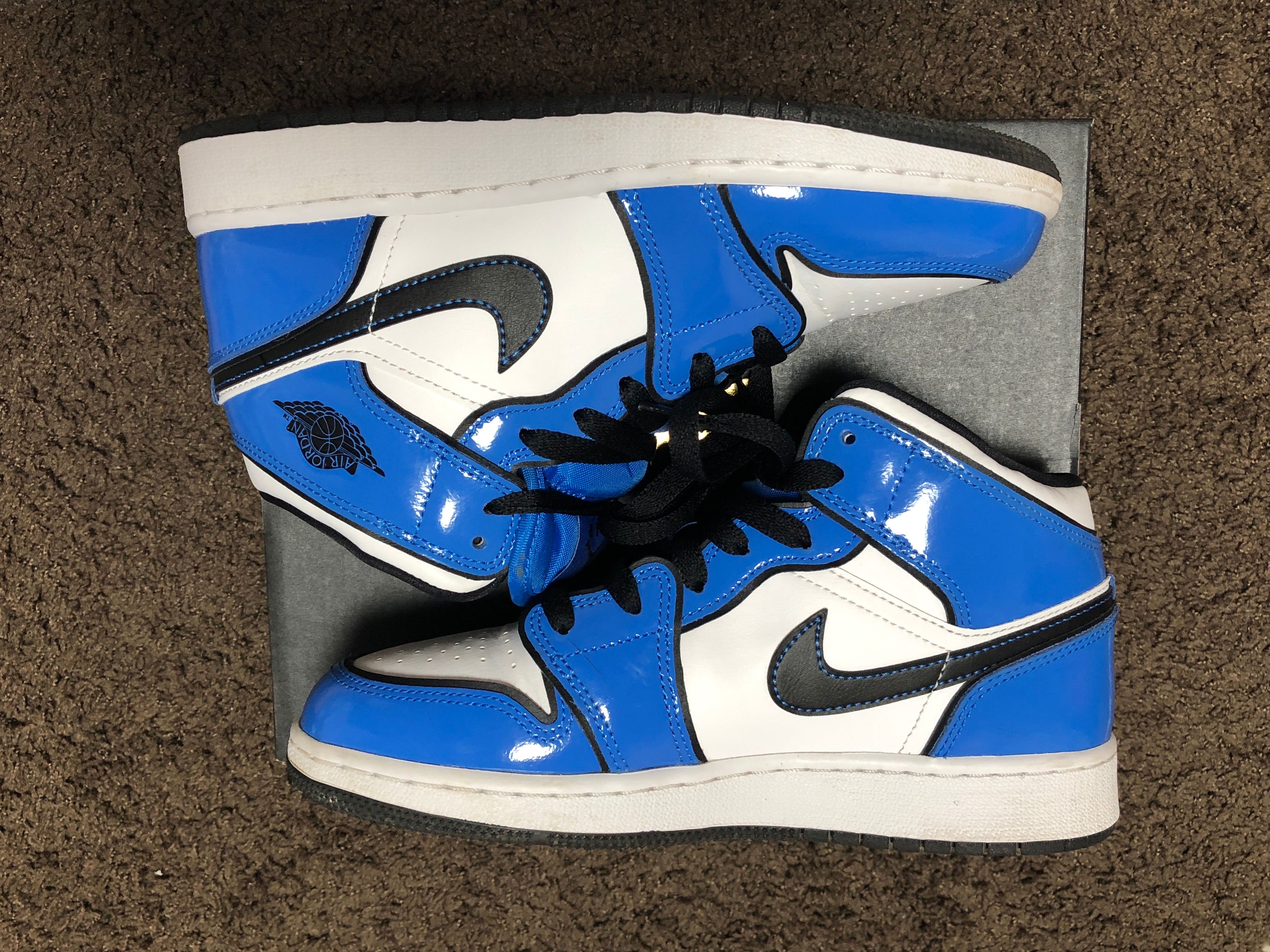 Nike GS Air Jordan 1 Mid SE "Signal Blue"