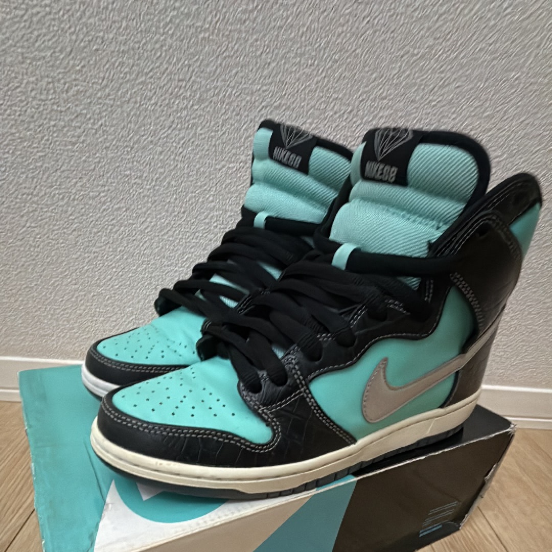 ダイヤモンド サプライ × ナイキ SB ダンク ハイ "ティファニー"