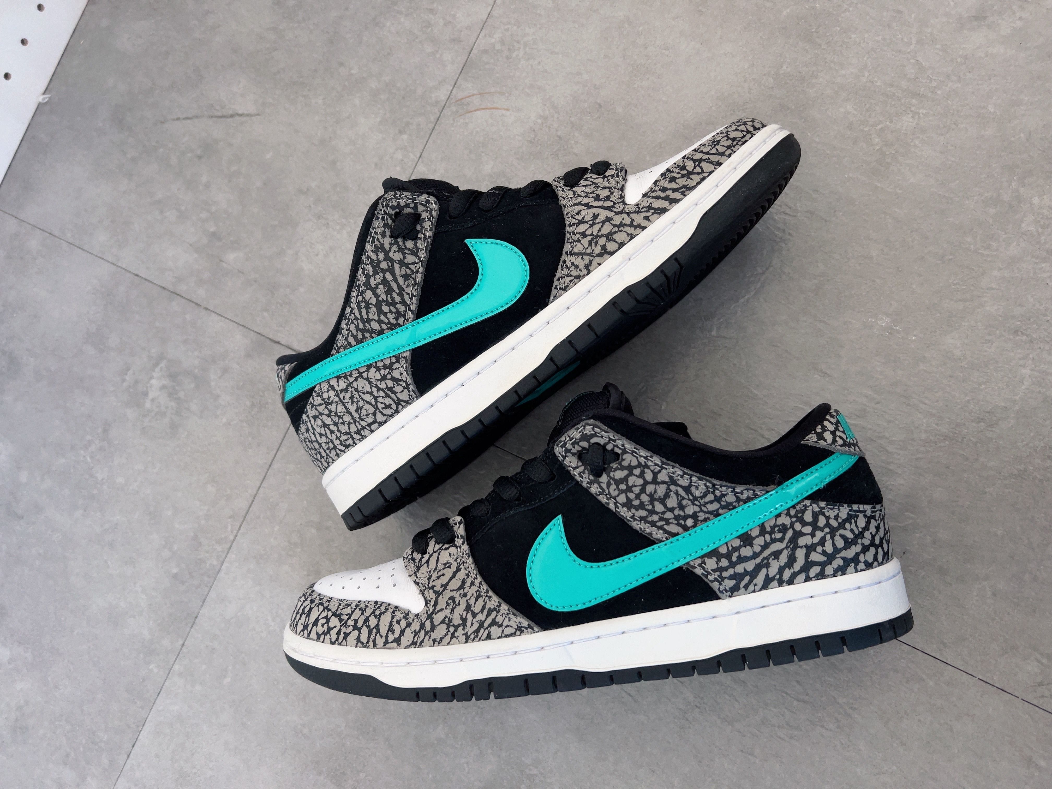 Nike SB Dunk Low "Elephant/Safari"