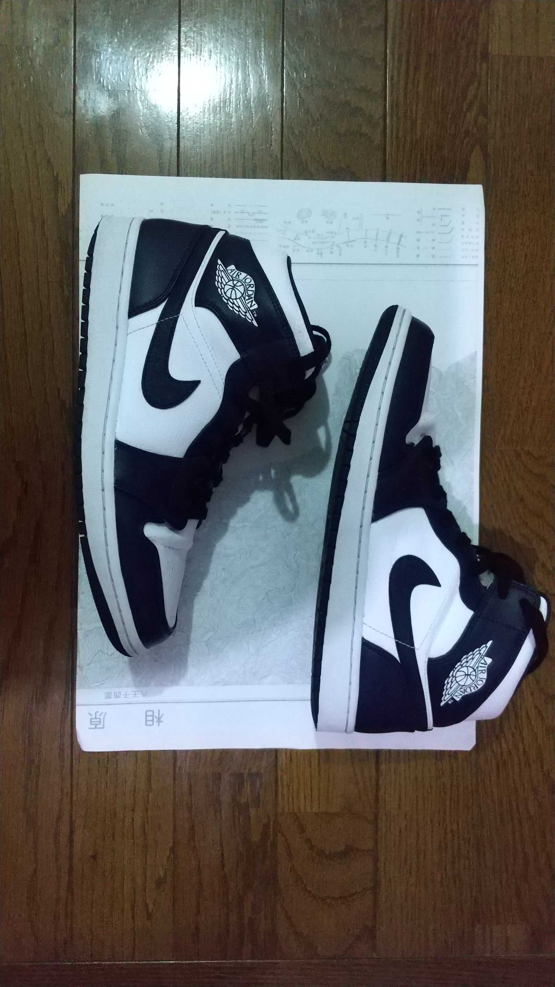 Nike Air Jordan 1 Mid "White Metallic Gold Obsidian"