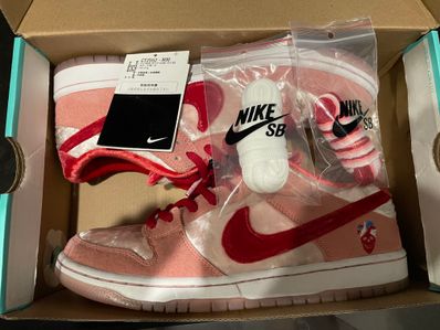 Strangelove × Nike SB Dunk Low "Valentine’s Day"