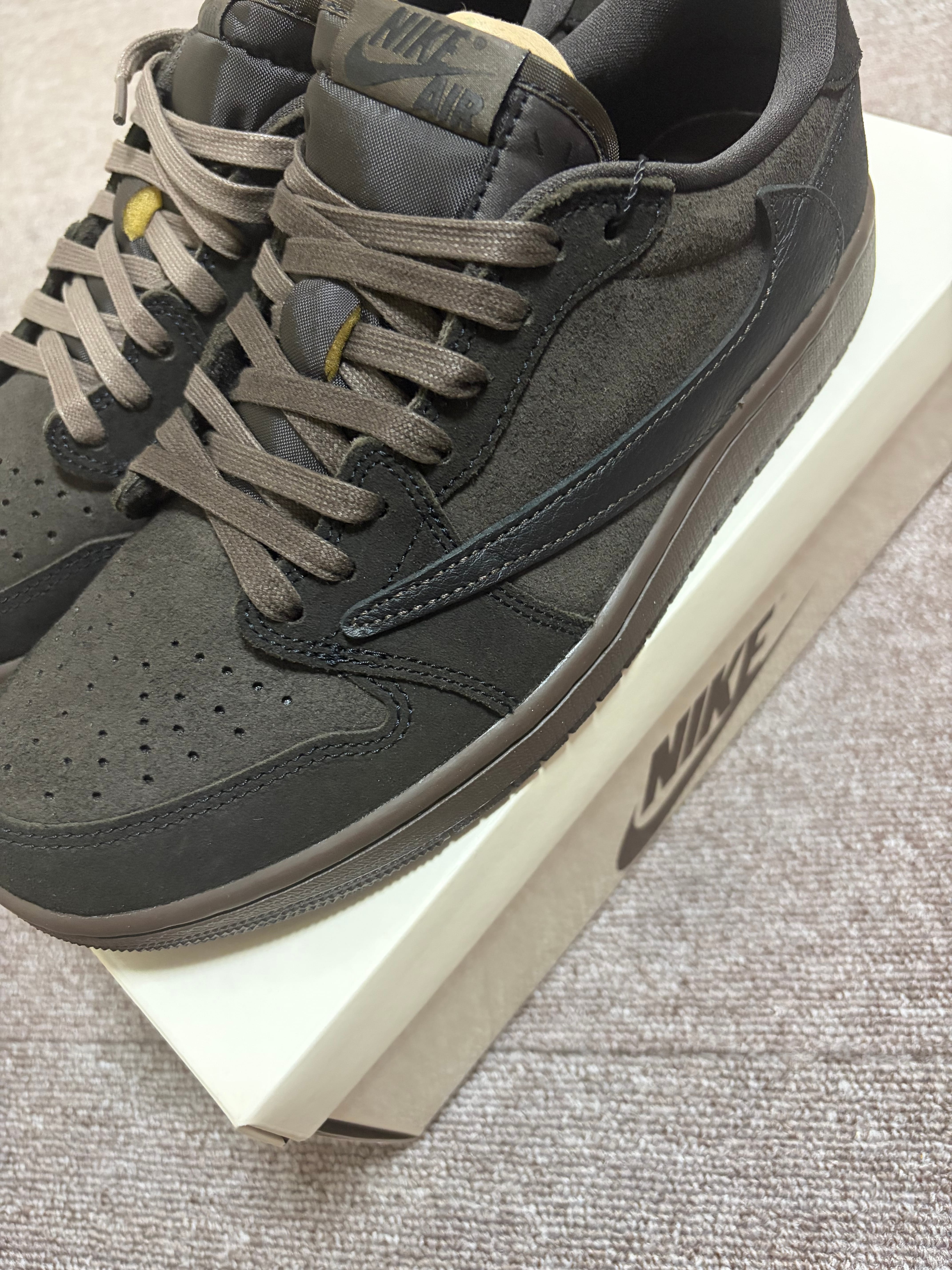 Travis Scott × Nike Air Jordan 1 Low OG SP "Velvet Brown and Dark Mocha"