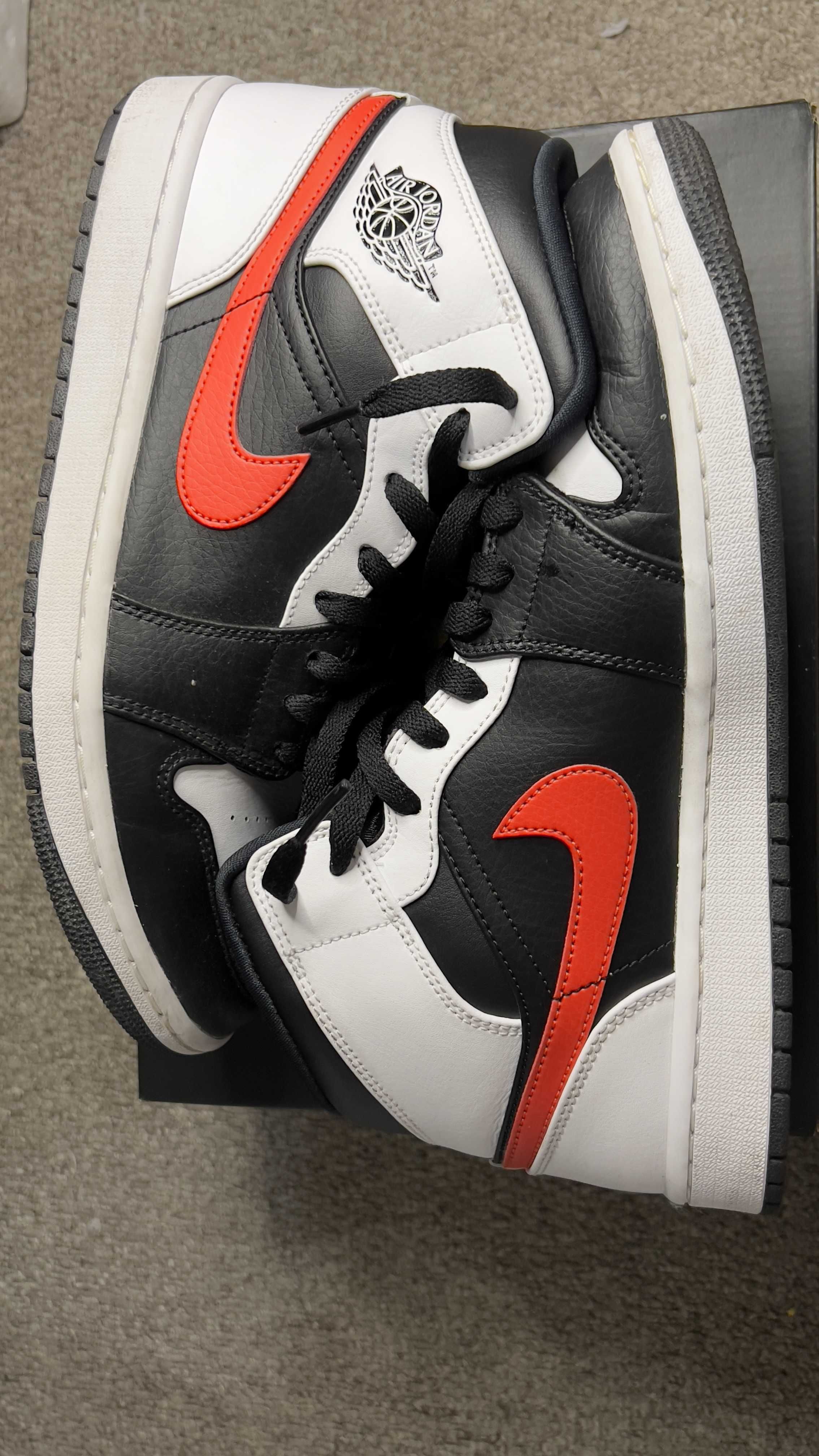 NIKE AIR JORDAN 1 MID "BLACK/CHILE RED/WHITE"