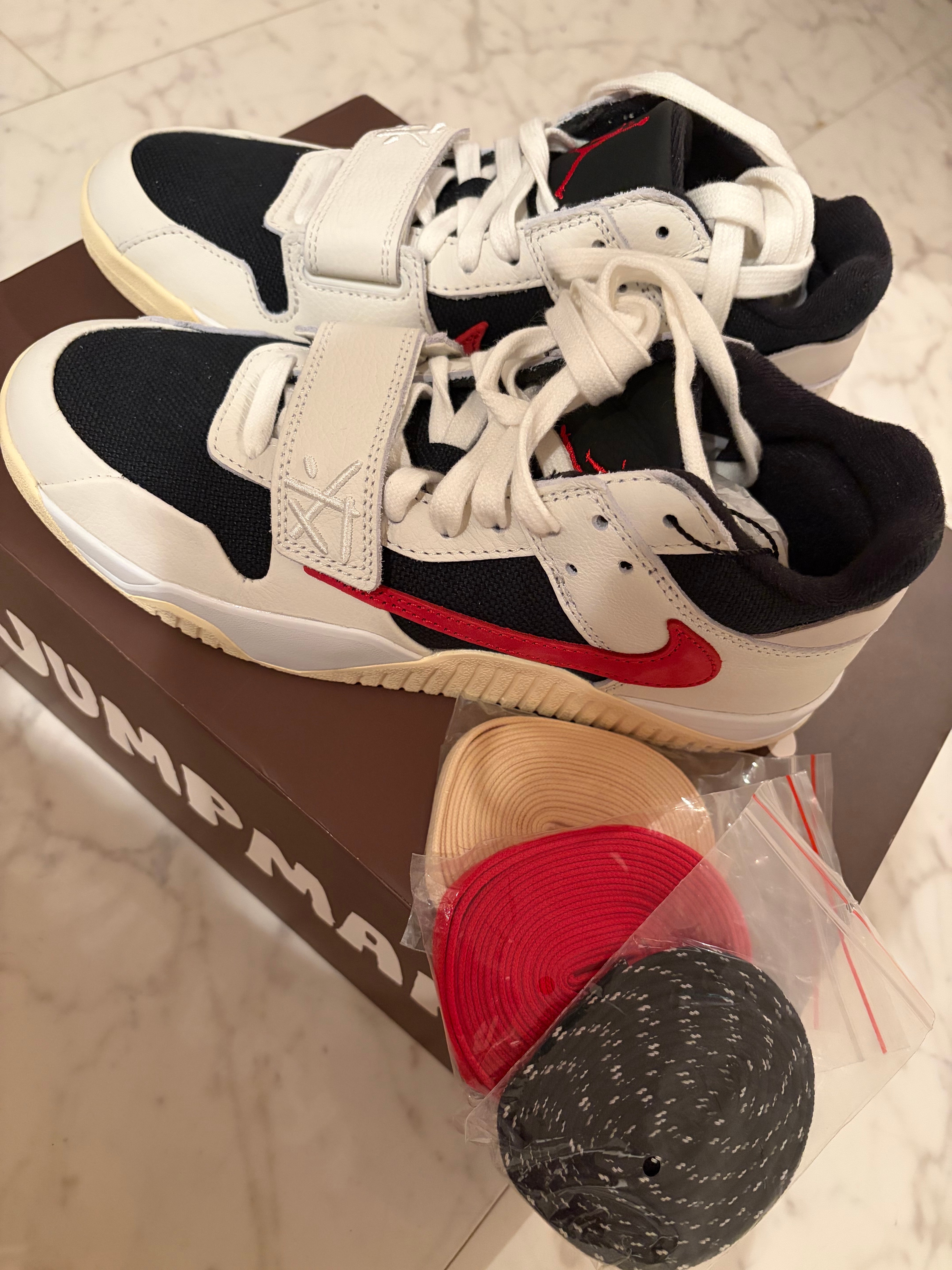 トラヴィススコット × ナイキ ジョーダン ジャンプマンジャック TR "ユニバーシティレッド"