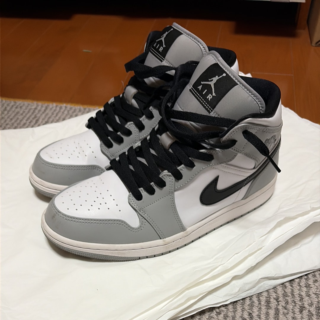 Nike Air Jordan 1 Mid "Light Smoke Grey/White/Black"